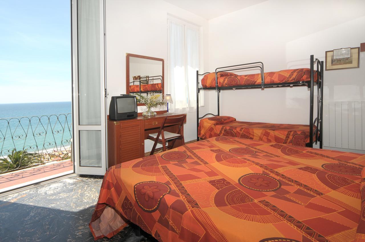 Hotel Gambone Finale Ligure Luaran gambar