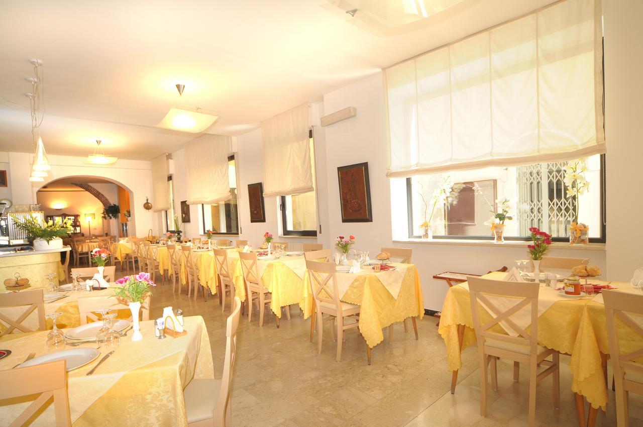 Hotel Gambone Finale Ligure Luaran gambar