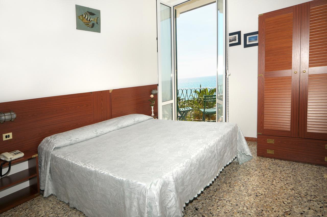 Hotel Gambone Finale Ligure Luaran gambar